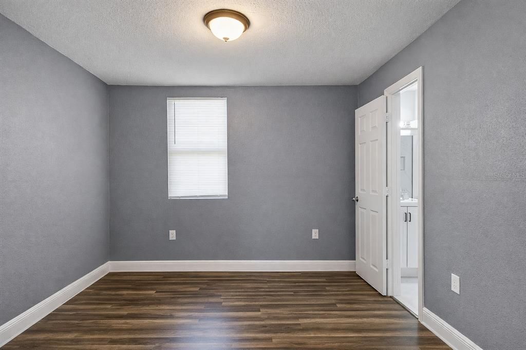 For Sale: $269,000 (3 beds, 2 baths, 864 Square Feet)