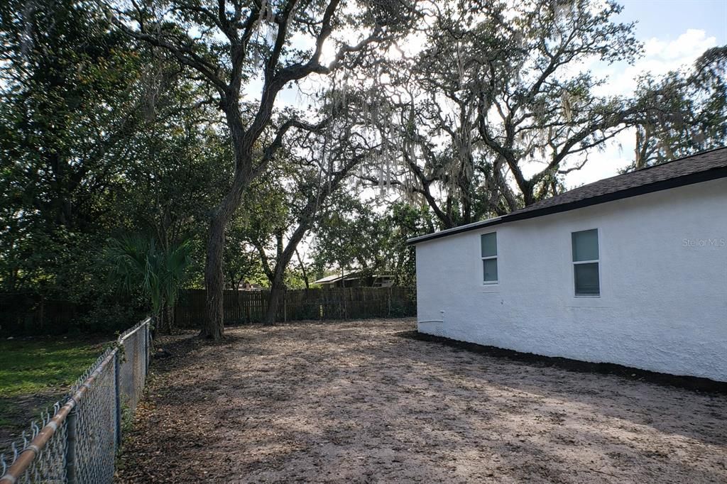 For Sale: $269,000 (3 beds, 2 baths, 864 Square Feet)