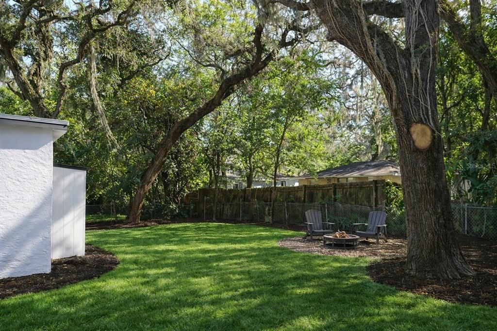 For Sale: $269,000 (3 beds, 2 baths, 864 Square Feet)