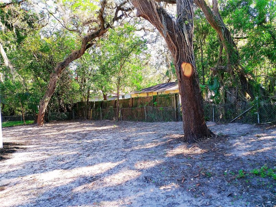 For Sale: $269,000 (3 beds, 2 baths, 864 Square Feet)