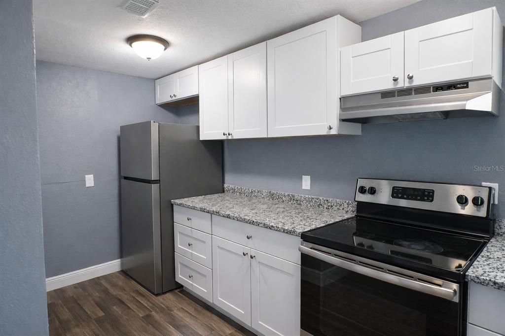 For Sale: $269,000 (3 beds, 2 baths, 864 Square Feet)