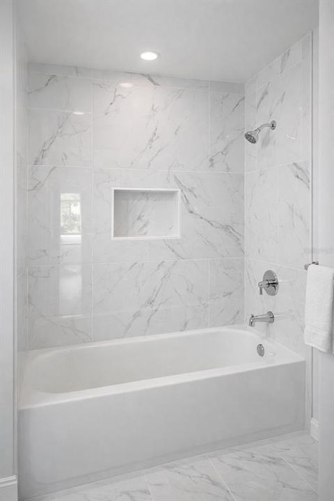 For Sale: $269,000 (3 beds, 2 baths, 864 Square Feet)