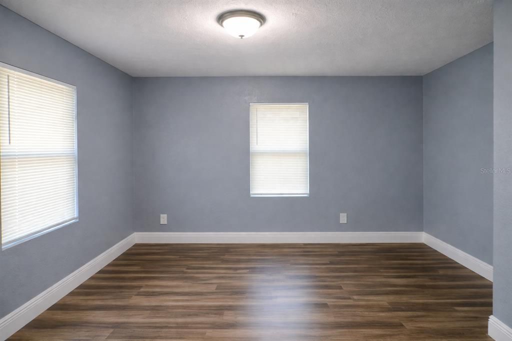 For Sale: $269,000 (3 beds, 2 baths, 864 Square Feet)