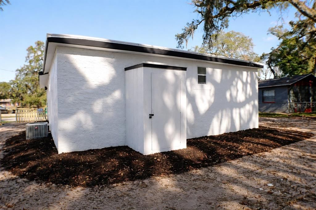 For Sale: $269,000 (3 beds, 2 baths, 864 Square Feet)