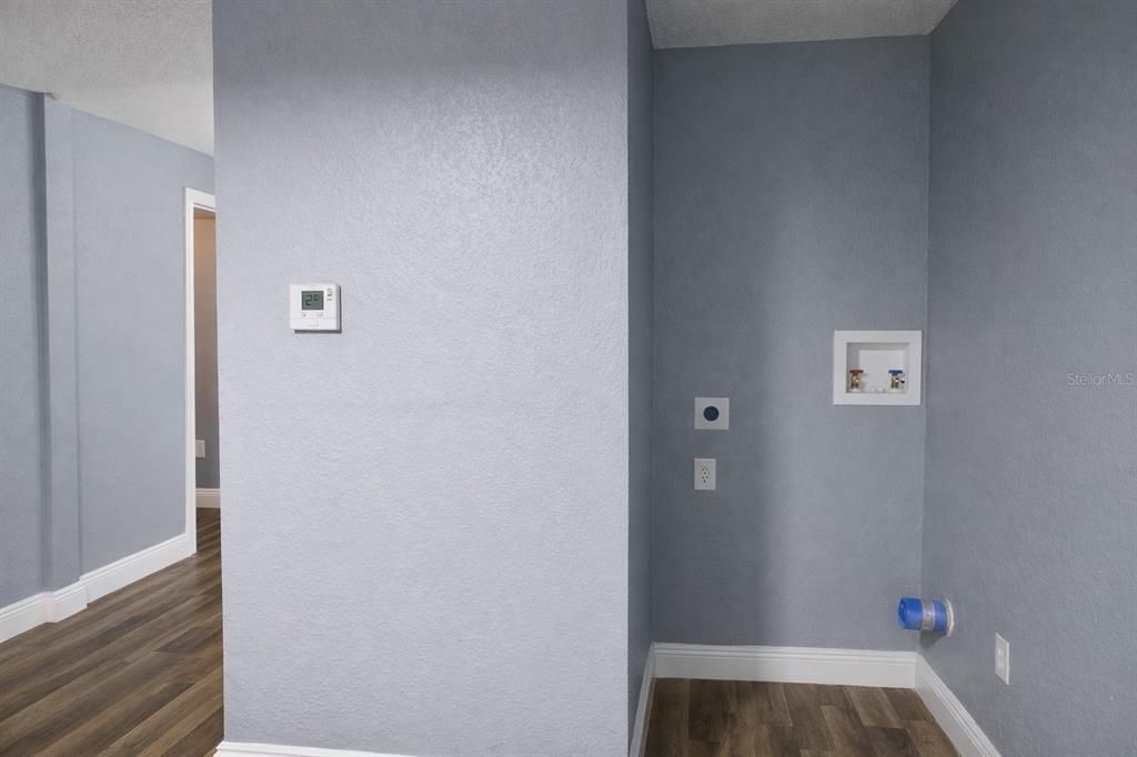 For Sale: $269,000 (3 beds, 2 baths, 864 Square Feet)