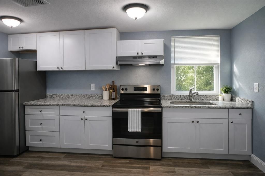 For Sale: $269,000 (3 beds, 2 baths, 864 Square Feet)