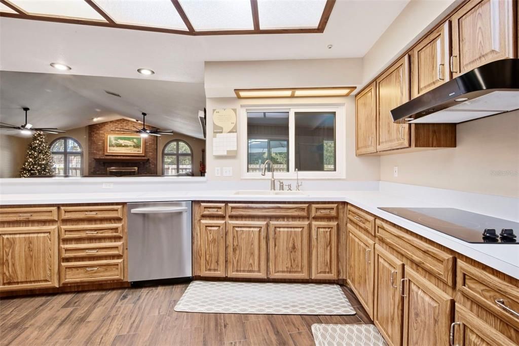 For Sale: $875,000 (4 beds, 3 baths, 3694 Square Feet)