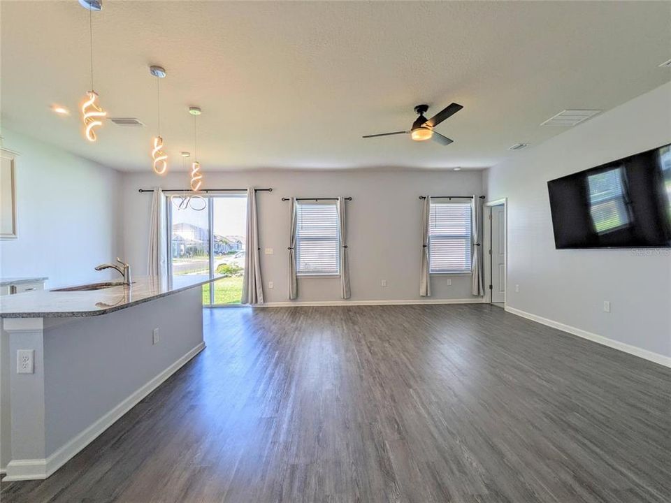 For Rent: $2,795 (4 beds, 2 baths, 1808 Square Feet)