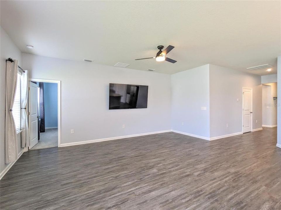 For Rent: $2,795 (4 beds, 2 baths, 1808 Square Feet)