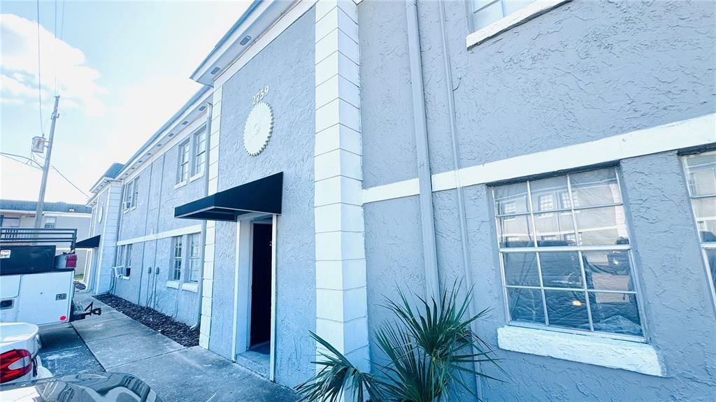 For Rent: $1,250 (1 beds, 1 baths, 780 Square Feet)