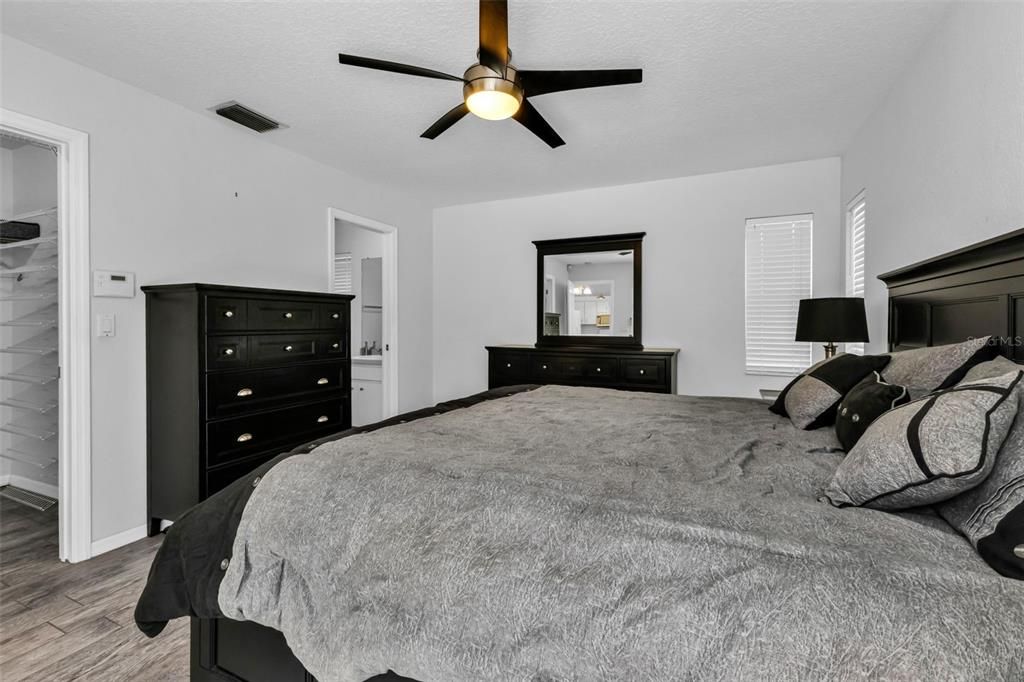 For Sale: $279,000 (3 beds, 2 baths, 1140 Square Feet)