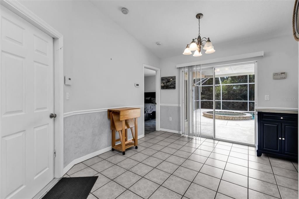 For Sale: $279,000 (3 beds, 2 baths, 1140 Square Feet)