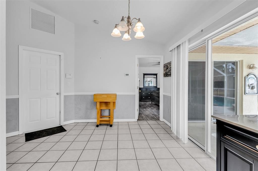 For Sale: $279,000 (3 beds, 2 baths, 1140 Square Feet)