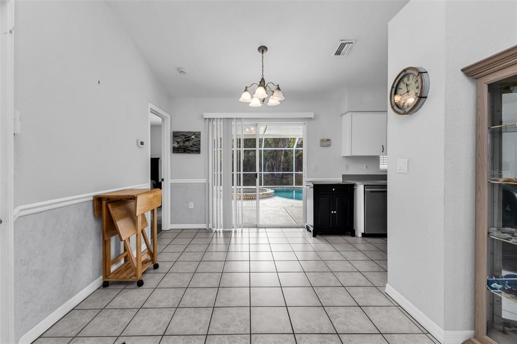 For Sale: $279,000 (3 beds, 2 baths, 1140 Square Feet)