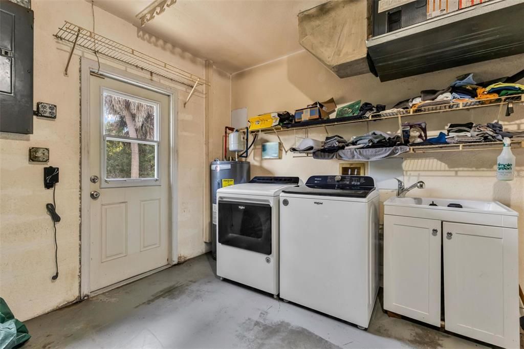 For Sale: $279,000 (3 beds, 2 baths, 1140 Square Feet)