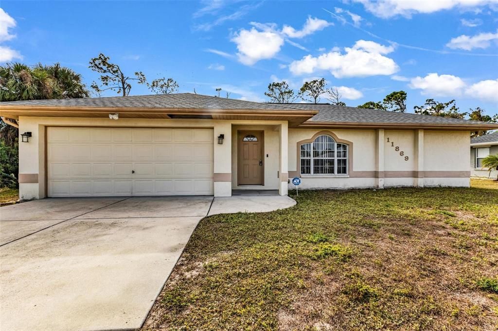 For Sale: $279,000 (3 beds, 2 baths, 1140 Square Feet)