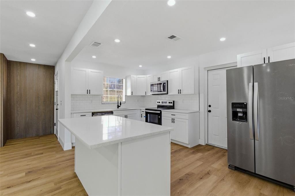 For Sale: $389,000 (3 beds, 2 baths, 1146 Square Feet)