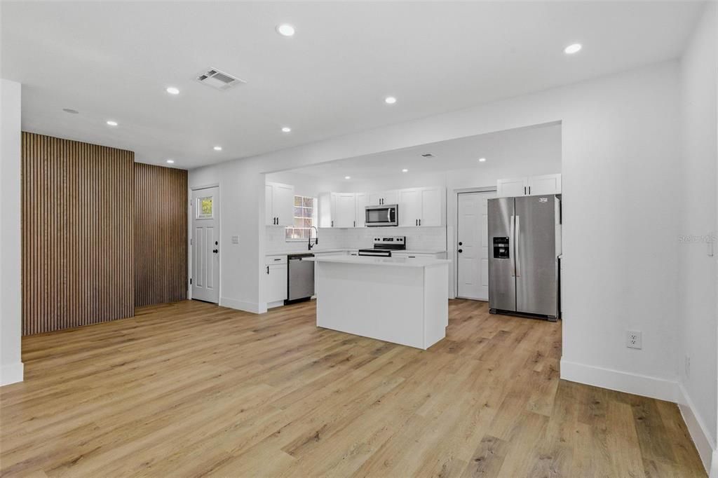 For Sale: $389,000 (3 beds, 2 baths, 1146 Square Feet)