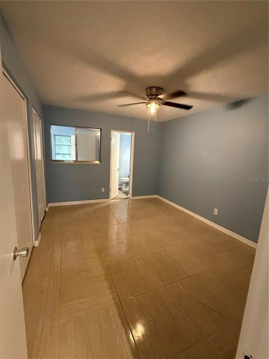 На продажу: $109,900 (2 спален, 1 ванн, 835 Квадратных фут)