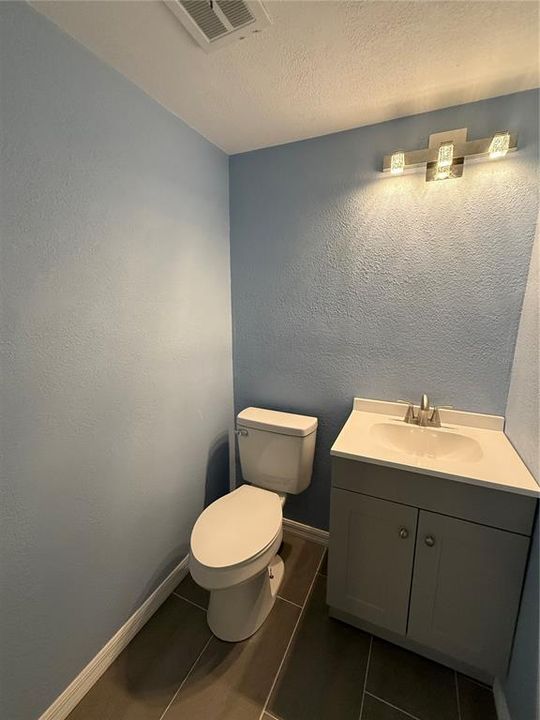 На продажу: $109,900 (2 спален, 1 ванн, 835 Квадратных фут)