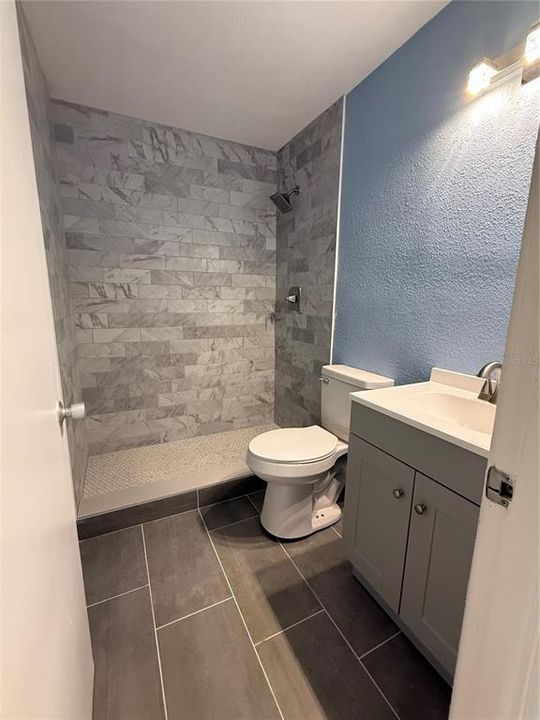 На продажу: $109,900 (2 спален, 1 ванн, 835 Квадратных фут)