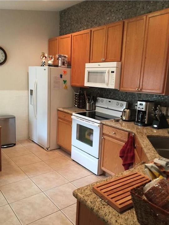 For Rent: $2,350 (3 beds, 2 baths, 1857 Square Feet)