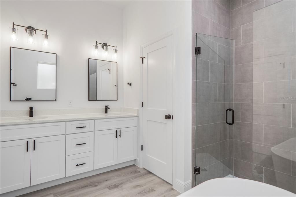 En Venta: $309,990 (4 camas, 3 baños, 1897 Pies cuadrados)