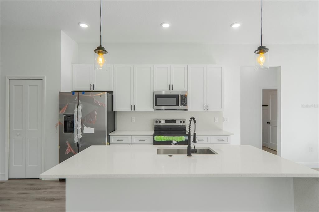 En Venta: $309,990 (4 camas, 3 baños, 1897 Pies cuadrados)