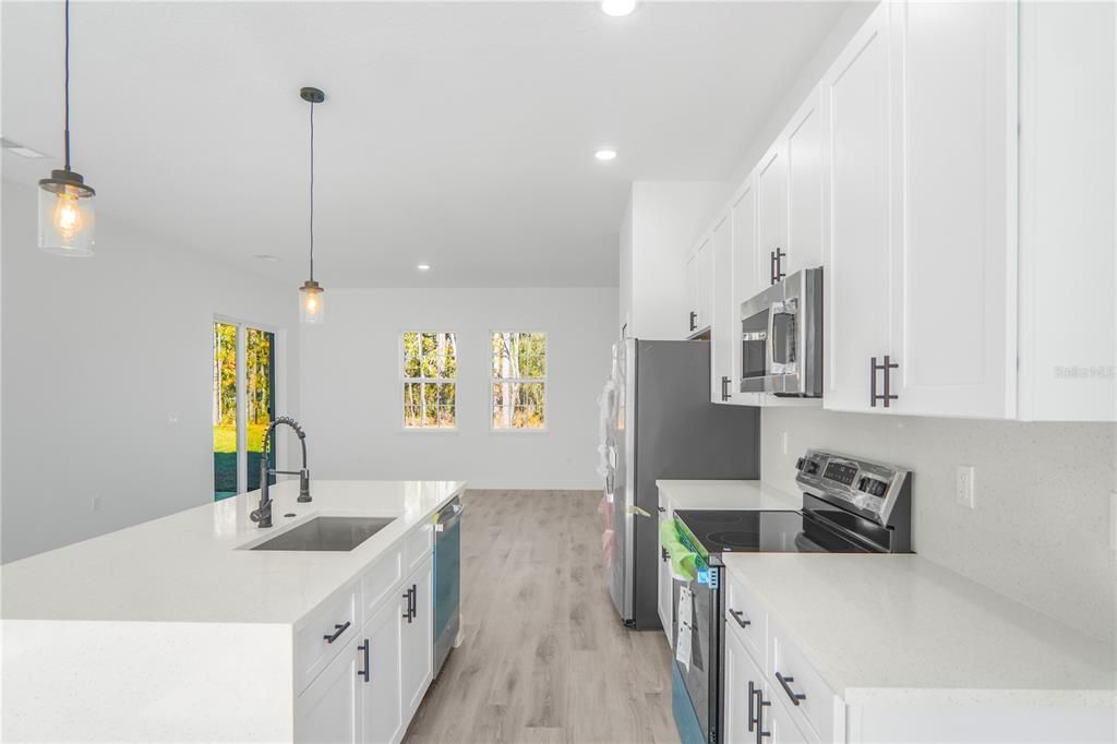 En Venta: $309,990 (4 camas, 3 baños, 1897 Pies cuadrados)