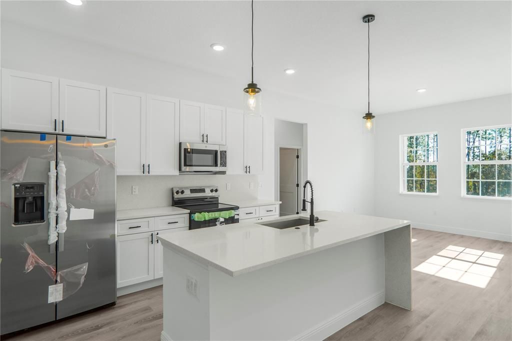 En Venta: $309,990 (4 camas, 3 baños, 1897 Pies cuadrados)