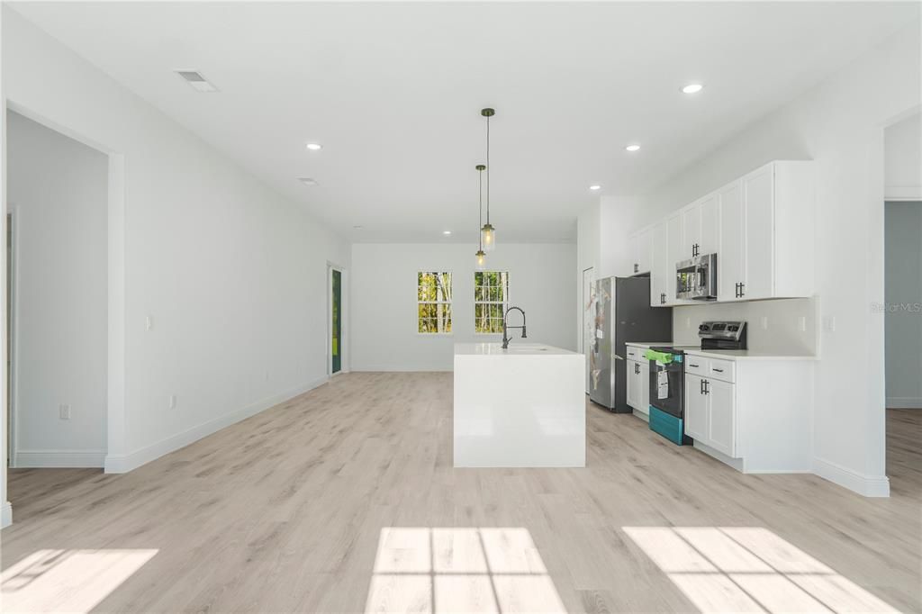 En Venta: $309,990 (4 camas, 3 baños, 1897 Pies cuadrados)