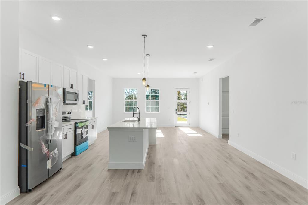 En Venta: $309,990 (4 camas, 3 baños, 1897 Pies cuadrados)