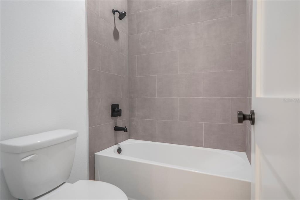 En Venta: $309,990 (4 camas, 3 baños, 1897 Pies cuadrados)