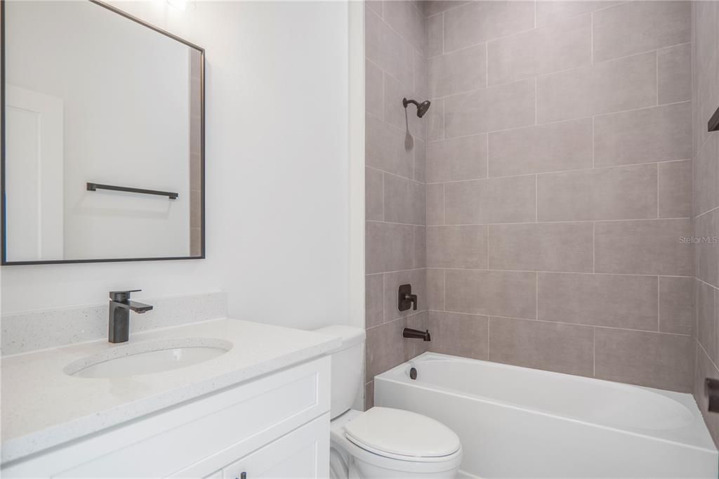 En Venta: $309,990 (4 camas, 3 baños, 1897 Pies cuadrados)