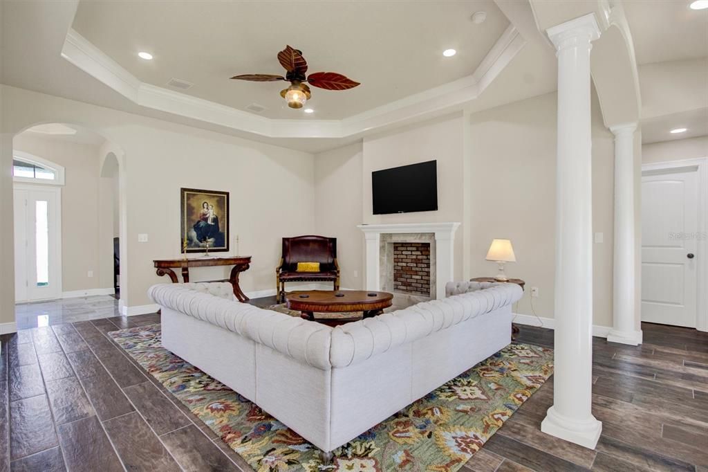 For Rent: $2,800 (3 beds, 2 baths, 2130 Square Feet)