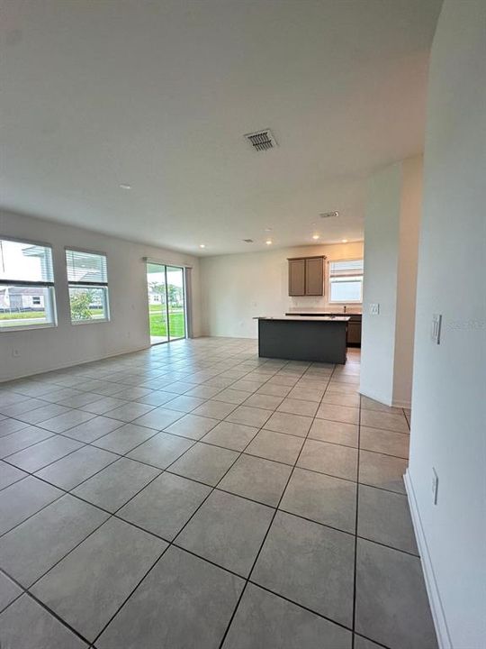 For Rent: $2,350 (4 beds, 2 baths, 1843 Square Feet)