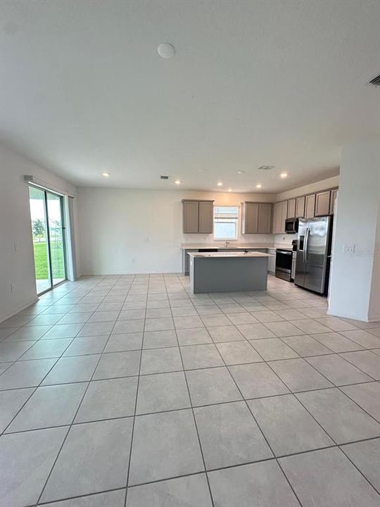 For Rent: $2,350 (4 beds, 2 baths, 1843 Square Feet)