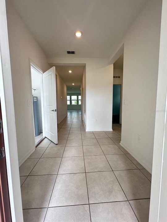 For Rent: $2,350 (4 beds, 2 baths, 1843 Square Feet)