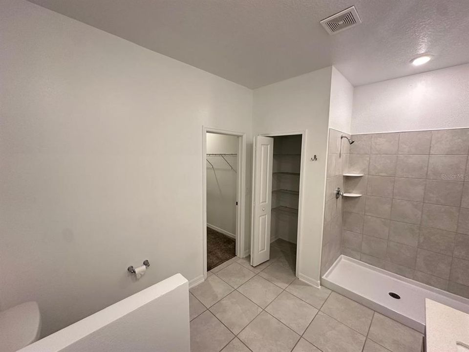 For Rent: $2,350 (4 beds, 2 baths, 1843 Square Feet)