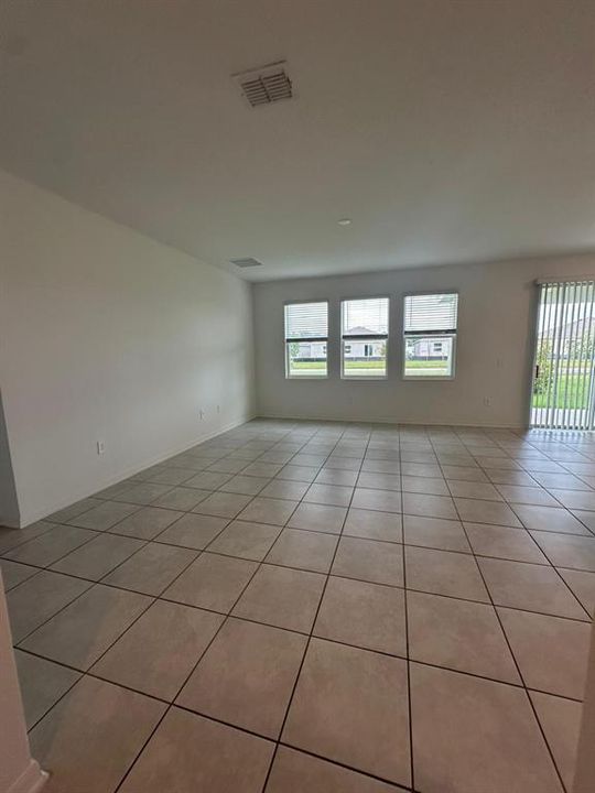 For Rent: $2,350 (4 beds, 2 baths, 1843 Square Feet)