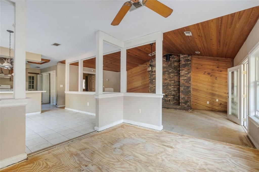 En Venta: $239,950 (4 camas, 2 baños, 3097 Pies cuadrados)