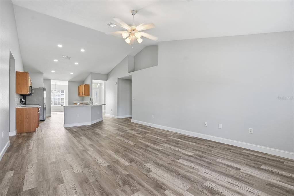 待售: $424,900 (4 贝兹, 3 浴室, 2404 平方英尺)