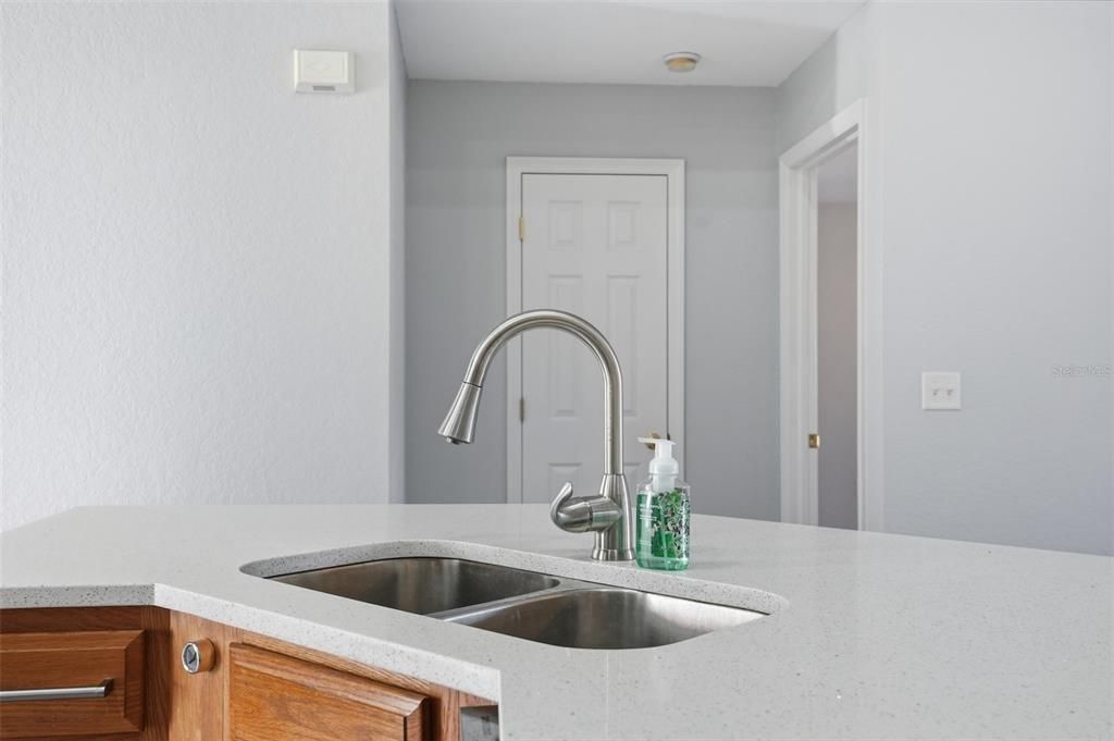 待售: $424,900 (4 贝兹, 3 浴室, 2404 平方英尺)