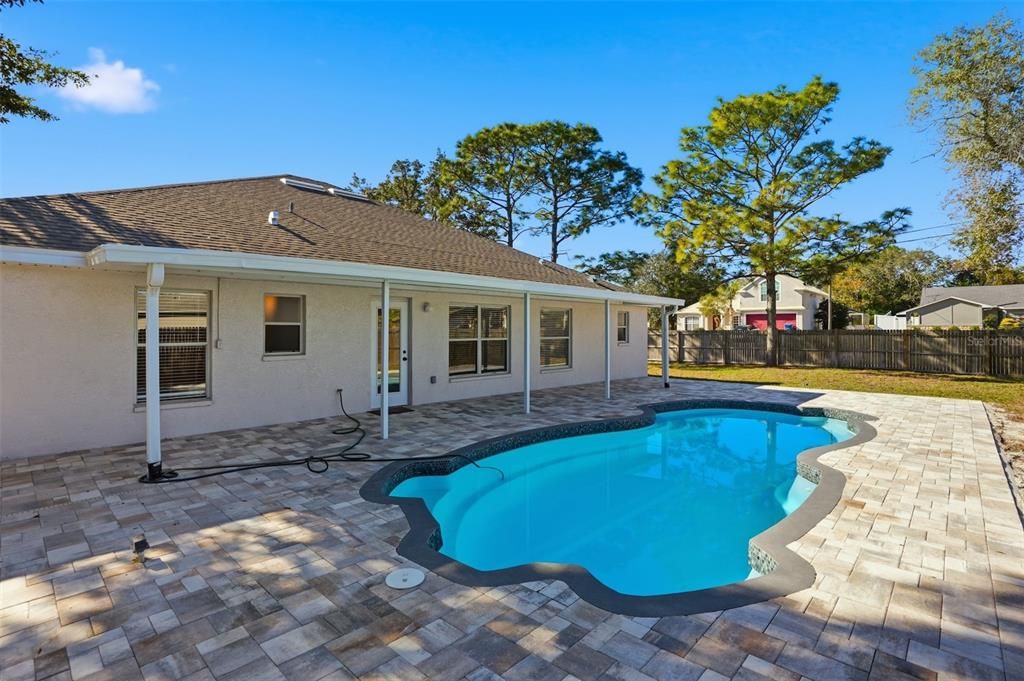 待售: $424,900 (4 贝兹, 3 浴室, 2404 平方英尺)