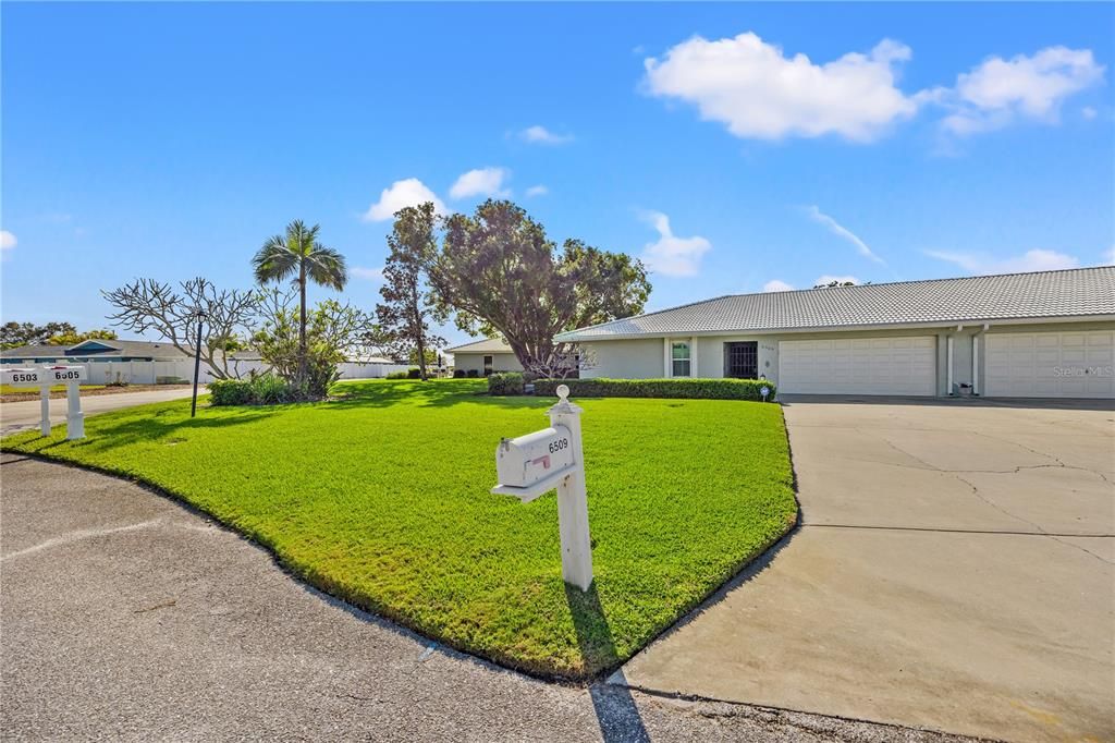 For Sale: $350,000 (2 beds, 2 baths, 2153 Square Feet)