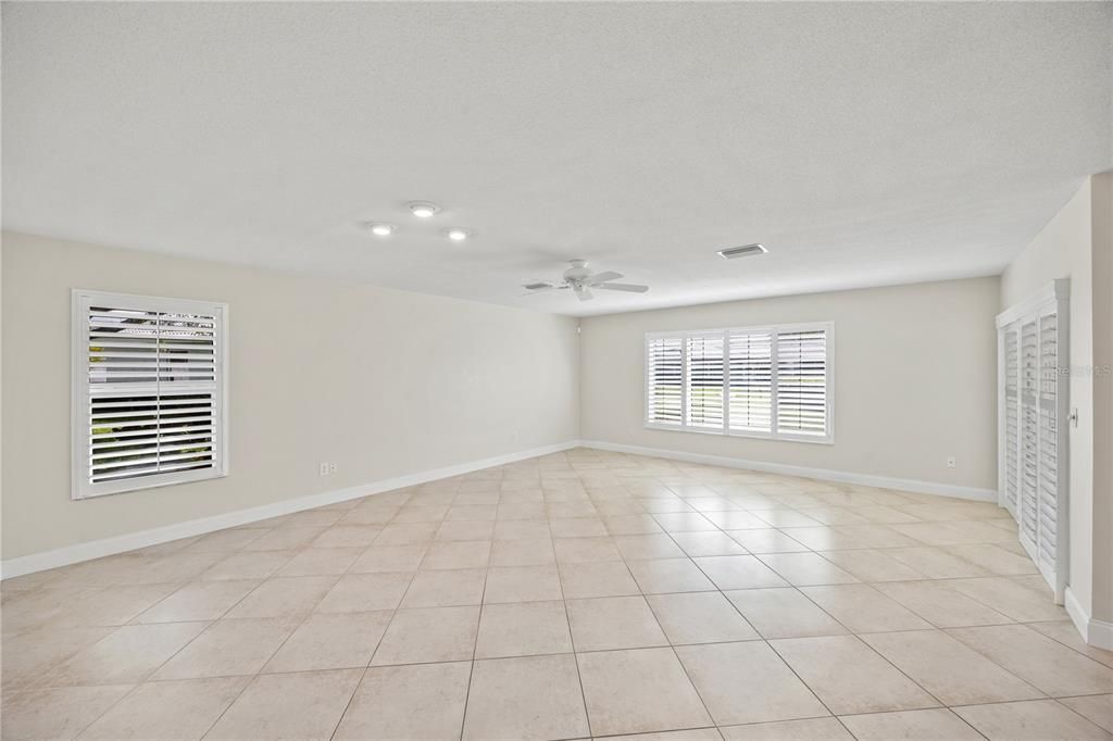 For Sale: $350,000 (2 beds, 2 baths, 2153 Square Feet)