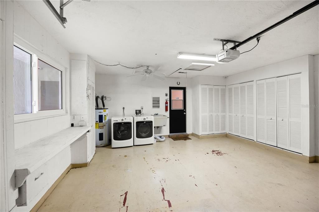 For Sale: $350,000 (2 beds, 2 baths, 2153 Square Feet)