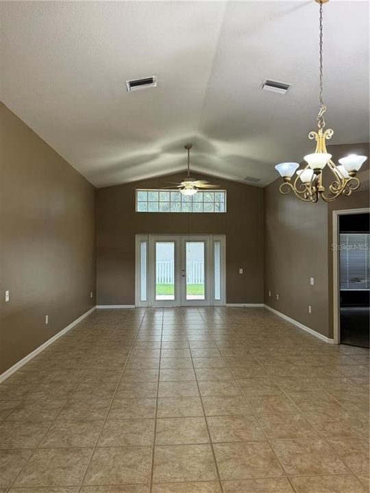 出租: $2,350 (4 贝兹, 2 浴室, 1665 平方英尺)