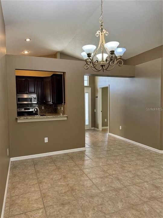 出租: $2,350 (4 贝兹, 2 浴室, 1665 平方英尺)