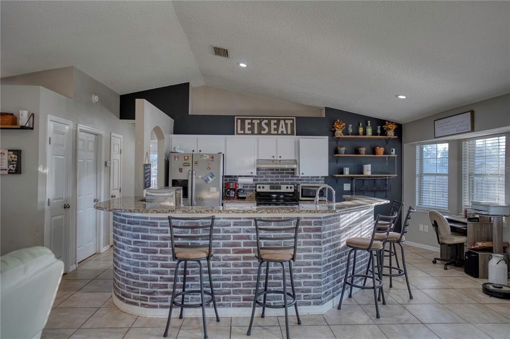 На продажу: $249,900 (3 спален, 2 ванн, 1477 Квадратных фут)